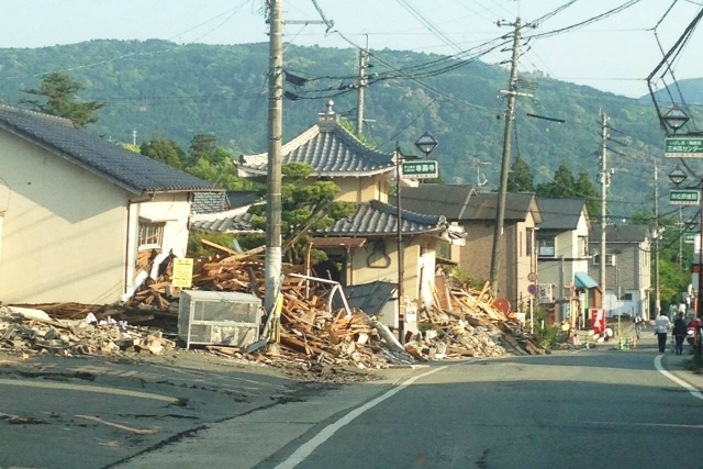 倒壊した建物